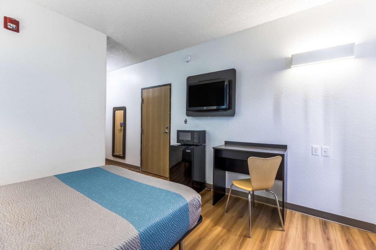 Hotel 6-indianapolis, In - Southport 2*